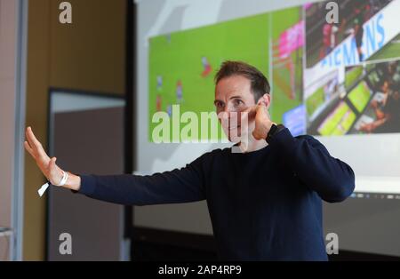 Dortmund, Allemagne. 21 Jan, 2020. firo : 21.01.2020, football, 1.Bundesliga, la saison 2019/2020, les écoles de journalistes sportifs de l'arbitre, DFM, musée du football allemand, Dortmund avec arbitre patron Lutz Michael Frohlich et arbitre Sascha STEGEMANN | utilisée dans le monde entier : dpa Crédit/Alamy Live News Banque D'Images