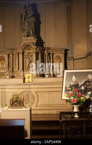 Le portrait de Louis Martin et de Marie Azélie Guerin, parents de Sainte Thérèse de Lisieux, a été canonisé en 2015. Basilique Notre-Dame, Alençon, France Banque D'Images