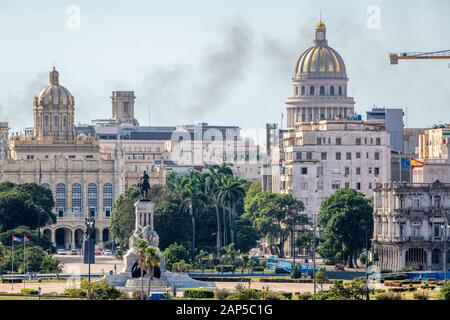 La ville de La Havane derrière le monument Maximo Gomez , La Havane, Cuba Banque D'Images