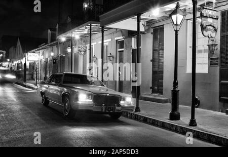 1981 Cadillac Coupe de Ville dans le quartier français de la Nouvelle Orléans Banque D'Images