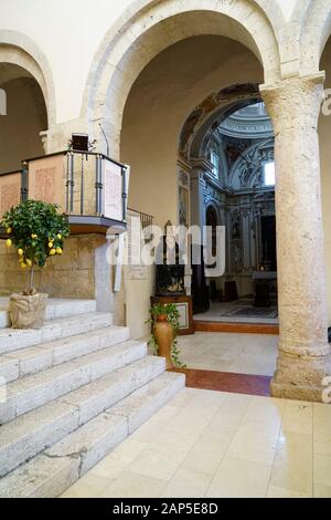 Chiesa di S. Michele Arcangelo église, l'église a été construite en 1070, Bevagna, Ombrie, Italie, Europe Banque D'Images