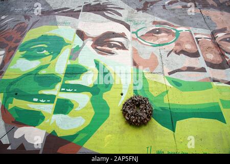 Les graffitis qui ornent les murs de l'Ortica district, Milan, Lombardie, Italie, Europe Banque D'Images