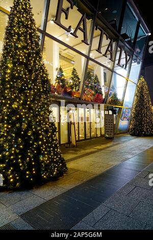 Eataly food store à Noël, Milan, Lombardie, Italie, Europe Banque D'Images