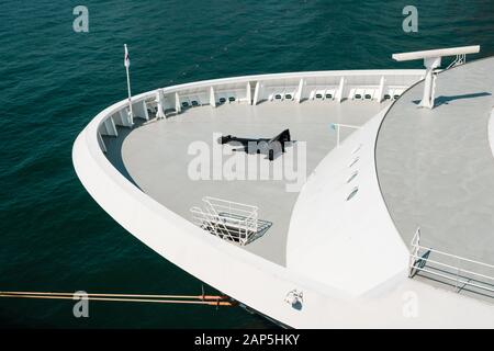 Avant d'un navire de croisière - anchor sur big ship front Banque D'Images