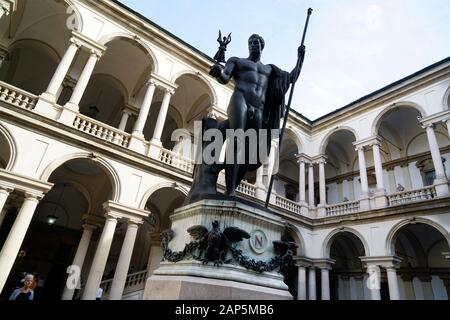 Académie de Brera, Napoleone statue, cour, quartier de Brera, Milan, Lombardie, Italie, Europe Banque D'Images