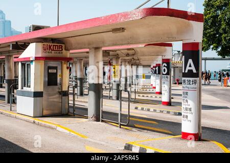 Hong Kong, Chine - Novembre 2019 : Bus terminal Tsim Sha Tsui à Hong Kong. Banque D'Images