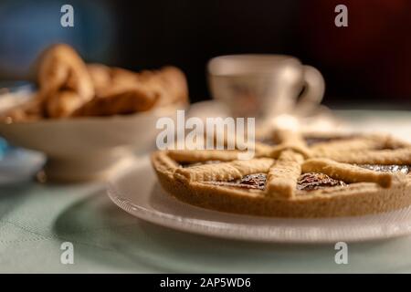 Gâteaux traditionnels islandais, rhubard pie et kleinur, Islande Banque D'Images
