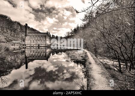 Gibson Mill, Hebden Water, Hardcastle Crags, South Pennines, Calhide, West Yorkshire Banque D'Images