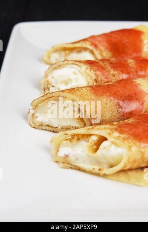 Crêpes farcies à la crème Banque D'Images