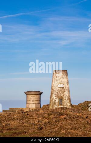 Le point de triangulation et le toposcope sur Worcestershire Beacon dans les collines de Malvern, en Angleterre Banque D'Images