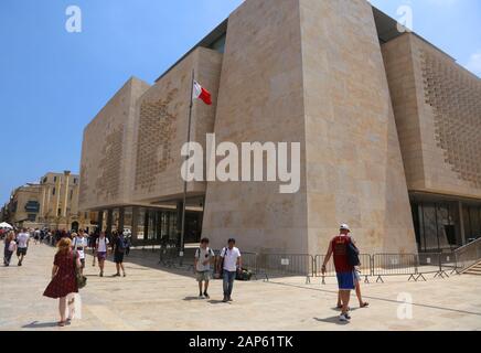 La Valette. Malte. La Chambre du Parlement de la République de Malte. Nouveau bâtiment conçu par Renzo Piano, architecte italien. Banque D'Images