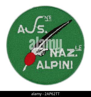 MILAN, ITALIE - CIRCA DÉCEMBRE 2019 : cocarde de l'Associazione Nazionale Alpini (sens) de la société Alpines National Banque D'Images