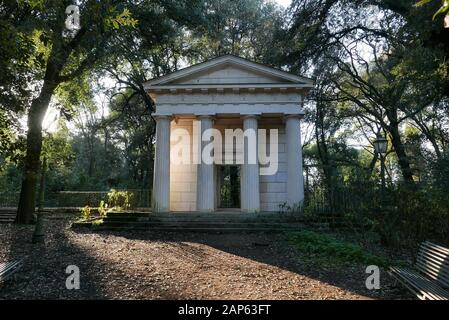 Tempio di Flora dans le parc public Villa Ada à Rome, Italie Banque D'Images