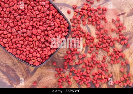 Graines d'achiote, originaire d'Amérique centrale et certaines parties de l'Amérique du sud est utilisé pour assaisonner les aliments Banque D'Images