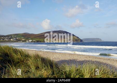 Pollan Bay, Donegal, Irlande. Deux mille de long plage de sable strand et les dunes près du village de Ballyliffin, dans le nord-ouest de Péninsule d'Inishowen. L'été Banque D'Images