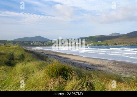 Pollan Bay, Donegal, Irlande. Deux mille de long plage de sable strand et les dunes près du village de Ballyliffin, dans le nord-ouest de Péninsule d'Inishowen. L'été Banque D'Images