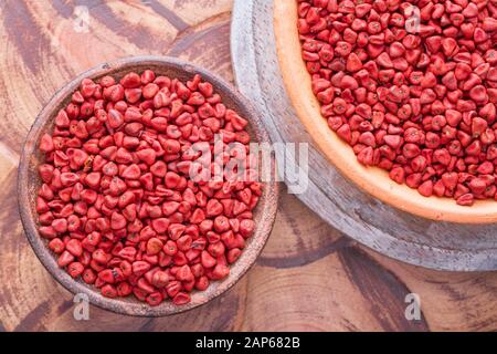 Graines d'achiote, originaire d'Amérique centrale et certaines parties de l'Amérique du sud est utilisé pour assaisonner les aliments Banque D'Images