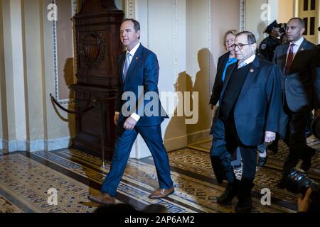 Washington, United States. 21 Jan, 2020. House, dirigée par les gestionnaires d'impeachment Rempl. Adam Schiff (D-CA), à pied, à l'United States Senate Chambers dans le United States Capitol comme le procès d'impeachment du président Donald Trump commence le mardi 21 janvier, 2020 à Washington, DC. Une centaine de sénateurs américains serviront de juges pour décider de retirer de l'Atout office de l'abus de pouvoir en faisant pression sur l'Ukraine pour un faveurs politiques. Photo par Pete Marovich/UPI UPI : Crédit/Alamy Live News Banque D'Images