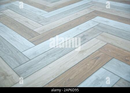 Fragment de parquet. Parquet en chêne neuf recouvert d'huile de blanchiment, poncé, réparation de plancher, restauration de parquet, stries, motifs Banque D'Images