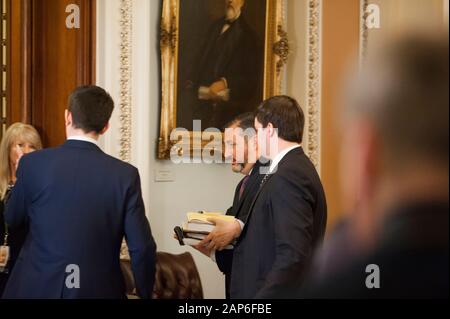 Washington DC, États-Unis. 21 janvier 2020. Ted Cruz (R-Texas) se rend à la Chambre du Sénat pour le début du procès de destitution du Sénat du président Donald Trump au Capitole des États-Unis à Washington, DC, le mardi 21 janvier 2020. (Photo de Rod Lamkey Jr./SIPA USA) crédit: SIPA USA/Alay Live News Banque D'Images