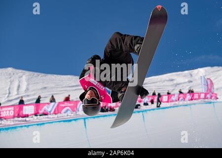 LAUSANNE, SUISSE. 21th, Jan 2020. Kolman LECROY (USA) est en compétition dans l'épreuve du Freeski, demi-lune, des concours durant les Jeux Olympiques de la Jeunesse 2020 Lausanne à Leysin Park & Pipe mardi, 21 janvier 2020. LAUSANNE, SUISSE. Credit : Taka G Wu/Alamy Live News Banque D'Images