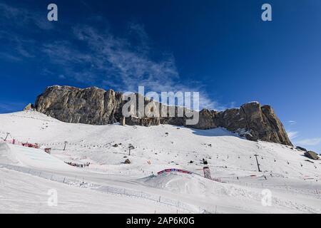 LAUSANNE, SUISSE. 21th, Jan 2020. L'aperçu de la Berneuse Park & Pipe au cours de la Freeski Hommes compétitions de demi-lune de la Lausanne 2020 Jeux Olympiques de la jeunesse à Leysin Park & Pipe mardi, 21 janvier 2020. LAUSANNE, SUISSE. Credit : Taka G Wu/Alamy Live News Banque D'Images