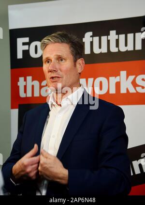 Manchester, UK. 21 Jan 2020. Lillis Paddy Secrétaire général de l'USDAW (Union 0f boutique, Disdtributuion et travailleurs alliés) ont annoncé qu'elles sont mises en candidature Keir Starmer, photo de droite, à la tête du parti travailliste au siège de syndicats inManchester. Lillis Paddy dit "USDAW croit que Keir Starmer et Angela Raynor (pas sur la photo) sont la bonne équipe de direction pour s'unir et reconstruire le Parti du travail après la perte des élections aussi dévastateurs. Credit : Della Batchelor/Alamy Live News Banque D'Images