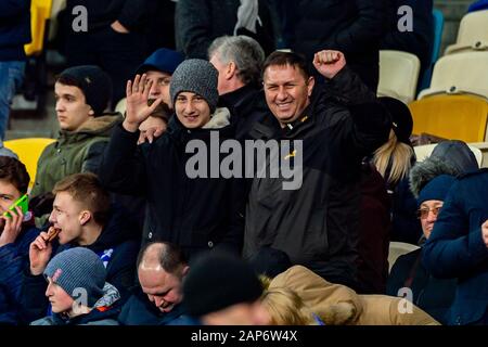 Kiev - Mars 29, 2019 : Fans au stade. Dynamo Kiev - Londres Chelsea. L'UEFA Europe League. Stade Olympiyskiy NSC Banque D'Images