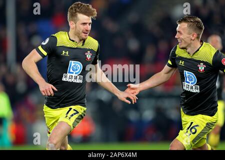 Londres, ANGLETERRE - 21 JANVIER Stuart Armstrong, milieu de terrain de Southampton, célèbre son but lors du match de la Premier League entre Crystal Palace et Southampton au Selhurst Park, Londres, le mardi 21 janvier 2020. (Crédit: Jon Bromley | MI News) usage éditorial seulement. Crédit: Mi News & Sport /Alay Live News Banque D'Images