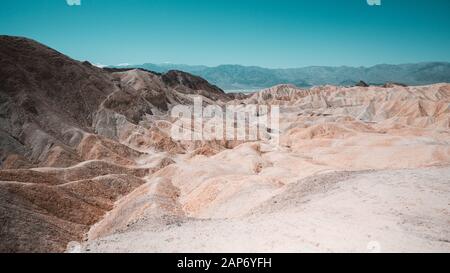 Le célèbre Zabriskie point dans le parc national de la Vallée de la mort, Californie, États-Unis Banque D'Images