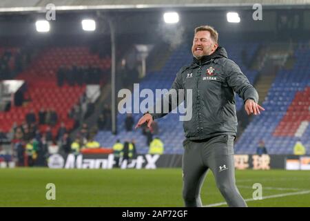 Londres, Royaume-Uni. 21 Jan, 2020. Gestionnaire de Southampton, Ralph Hasenhuttl célèbre avec les fans au cours de la Premier League match entre Southampton et Crystal Palace à Selhurst Park, Londres, Angleterre le 21 janvier 2020. Photo par Carlton Myrie. Usage éditorial uniquement, licence requise pour un usage commercial. Aucune utilisation de pari, de jeux ou d'un seul club/ligue/dvd publications. Credit : UK Sports Photos Ltd/Alamy Live News Banque D'Images