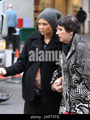 Londres - le 03 mars 2014 : Thandie Newton vu comme elle quitte la BBC Studios Banque D'Images