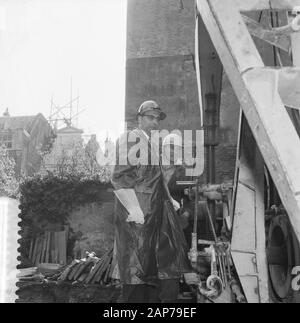 M. le maire. G. van Hall heit Première pole pour l'élève à côté de la maison Anne Frankhuis Date : 3 mai 1960 Emplacement : Amsterdam, Noord-Holland Mots-clés : maires, pieux, maisons d'étudiants Renseignements personnels Nom : Hall, G. de l'établissement nom : la maison d'Anne Frank Banque D'Images