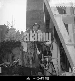 M. le maire. G. van Hall heit Première pole pour l'élève à côté de la maison Anne Frankhuis Date : 3 mai 1960 Emplacement : Amsterdam, Noord-Holland Mots-clés : maires, pieux, maisons d'étudiants Renseignements personnels Nom : Hall, G. de l'établissement nom : la maison d'Anne Frank Banque D'Images