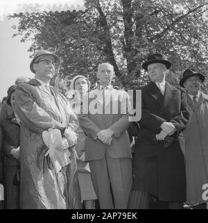 M. le maire. G. van Hall heit Première pole pour l'élève à côté de la maison Anne Frankhuis, maire Van Hall et Otto Frank Date : 3 mai 1960 Mots-clés : les maires, les maisons d'étudiants Renseignements personnels Nom : Frank Otto, Hall, G. de l'établissement nom : la maison d'Anne Frank Banque D'Images