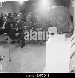 La maison d'Anne Frank a ouvert. Au cours discours Date : Mai 1, 1961 Mots-clés : discours Renseignements personnels Nom : Anne Frank House Banque D'Images