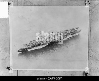 Porte-avions américain USS Princeton (CVL-23, l'indépendance de classe) avec la bombe sur le pont [le navire coula à la bataille de Leyte en 1944 Annotation : Repronegative Marvo 396609 Date : 17 mars 1949 Mots-clés : vues aériennes, la marine, les navires militaires nom de l'établissement : Marvo Banque D'Images