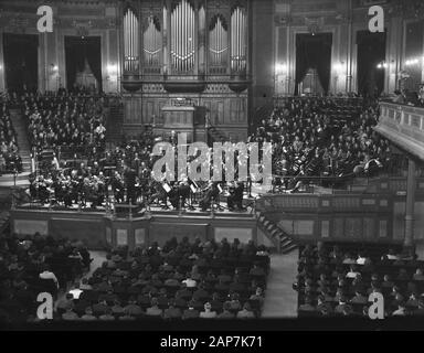 Les concerts au Concertgebouw Date : Février 4, 1946 Mots-clés : concert, RECTORT BUILDING Banque D'Images