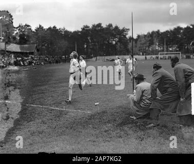 L'athlétisme. Au cours Fanny Blankers-Koen handicap match à Apeldoorn Date : 8 mai 1949 Emplacement : Apeldoorn, Gueldre Mots-clés : athlétisme, sports personne nom :, Fanny Blankers-Koen Banque D'Images