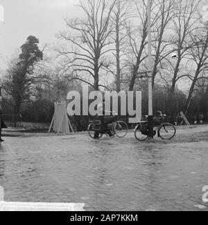 Protection pour le président français au palais de La Haye Date : 15 mars 1963 Lieu : La Haye, Hollande-mérid. Mots-clés : Palais, présidents Banque D'Images