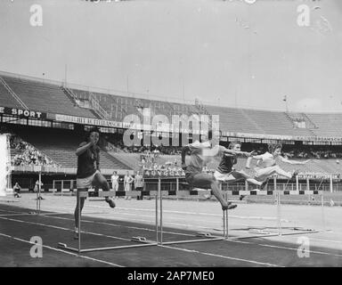 Netherlands-Italy athlétisme chers. Fanny Blankers-Koen à propos de haies pendant 80 mètres Date : 24 juillet 1949 Endroit : Rotterdam, Zuid-Holland Mots-clés : athlétisme, sports personne nom :, Fanny Blankers-Koen Banque D'Images