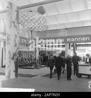 Dix-huitième Men's Fashion Fair dans RAI ouvert. Regardez un des stands Date : 2 septembre 1963 Lieu : Amsterdam, Noord-Holland Mots-clés : est le nom de l'Institution : RAI Banque D'Images