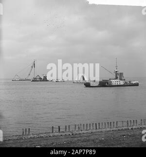 Pont sur Ooster-Schelde, pont le plus long d'Europe. Au premier plan de certains puits en construction sur fond de puits qui sont presque prêts Date : Novembre 28, 1963 Mots-clés : ponts Banque D'Images