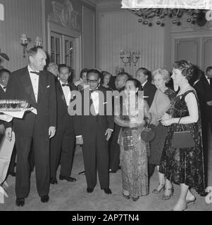 Le ministre des Affaires étrangères Luns a offert son dîner de contrepartie au Kurhaus de Scheveningen pour dîner au ministre Luns de la République dominicaine. Soebandirio Date: 1 avril 1964 lieu: Scheveningen, Zuid-Holland mots clés: Diners Nom personnel: LUN, J.A.M.H., Luns, Joseph, Soebandirio Banque D'Images