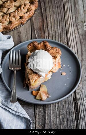 Tarte aux gousses de vanille, aux poires et au persimmon Banque D'Images