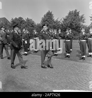 Transfert Commando RMA à Breda Date: 25 juillet 1964 lieu: Breda mots clés: Commandos, Transfers, commandants, généraux Nom personnel: A. V. van de Wall Bake, Reede, W.C.H. du nom de l'institution: RMA Banque D'Images