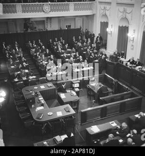 La crise du Cabinet à la deuxième chambre, vue d'ensemble salle Date: 1 mars 1965 mots clés: CABINETSCRISIS, rooms, Views Nom de l'institution: Deuxième chambre Banque D'Images