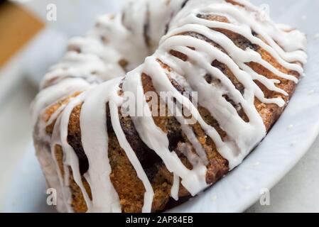 Gâteau bundt aux bleuets et au citron Banque D'Images