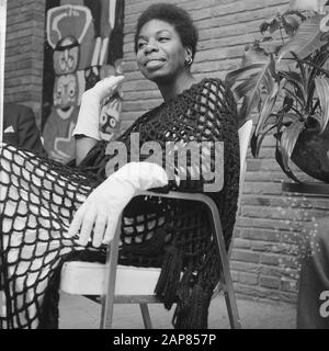 Le chanteur américain Nina Simone qui apparaîtra à la télévision à Noël Date: 14 décembre 1965 mots clés: Chanteuses Nom De La Personne: Simone, Nina Banque D'Images