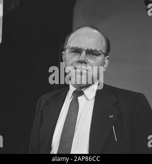 DAS Kommödchen (compagnie allemande de cabaret de Düsseldorf) aux Pays-Bas, Kay Lorentz Date: 26 mai 1966 mots clés: Cabaret, cabaret, cabarets Nom personnel: Lorentz, Kay Banque D'Images